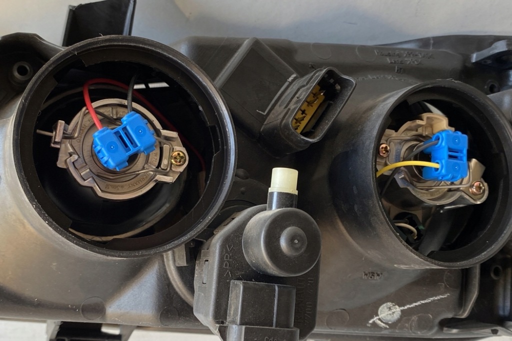 фото №9, Лампа права передня nissan almera ii хетчбек n16 10016391 1.5l дизель