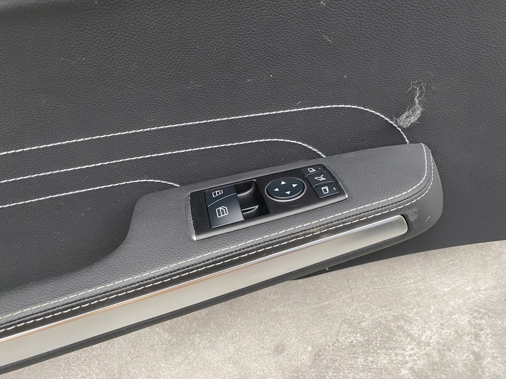 фото №5, Mercedes a197 amg sls обивка дверь левая обшивка