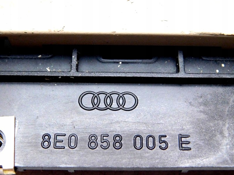 фото №4, 03/22 audi a4 b6 рамка каркас радио консоли