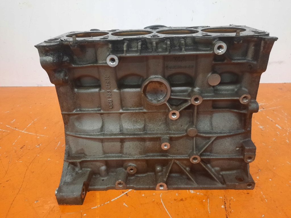 фото №5, Audi a4 b6 2.0b 00-05 блок двигателя 06b103019n alt