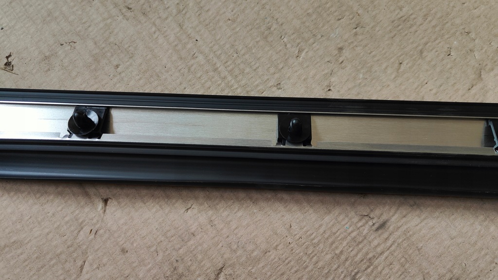 фото №8, Молдинг дверь задних левая оригинальный nissan 82877eq70a