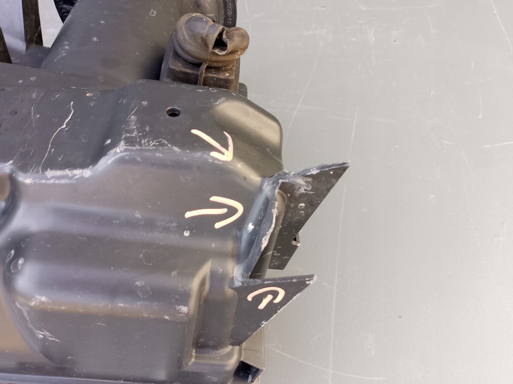 фото №9, Toyota hilux viii 8 2016- корпус фильтра воздуха 17700-0l380 ÷