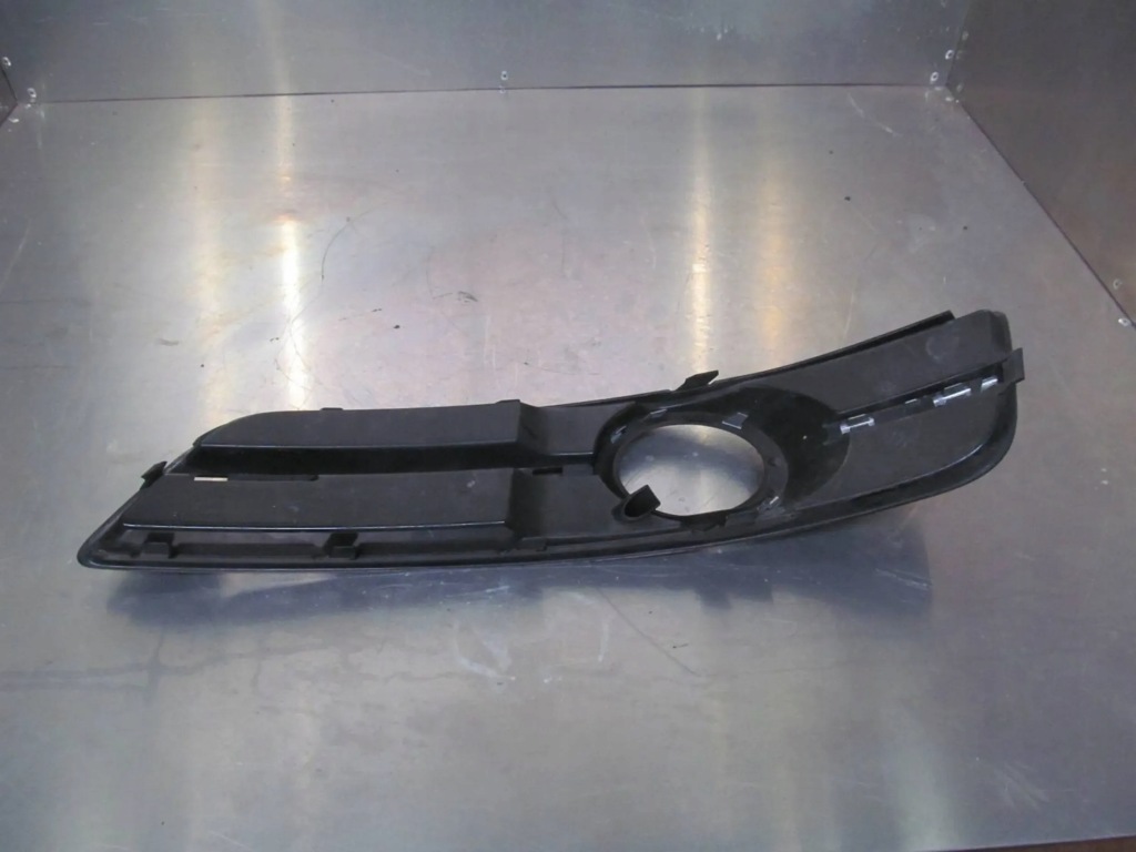 Audi a3 8p lift 08-13 решітка рамка решітка радіатора бампера правий перед c401 Зі Шроту