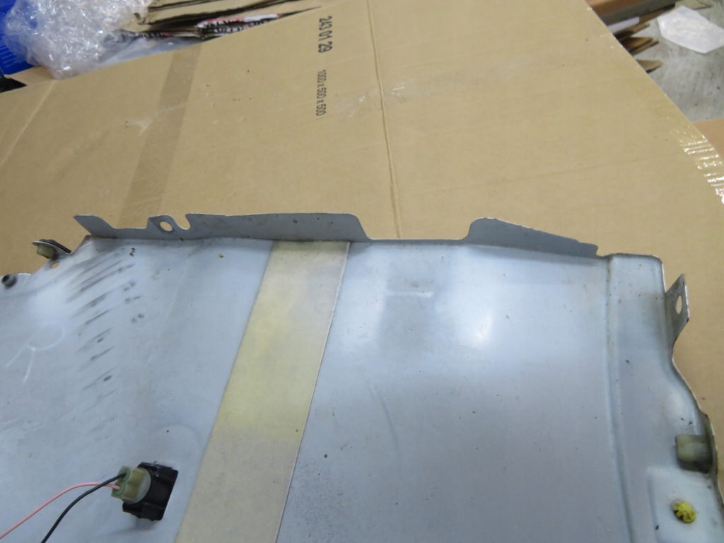 Крило перед правий renault master 1 98- Зі Шроту