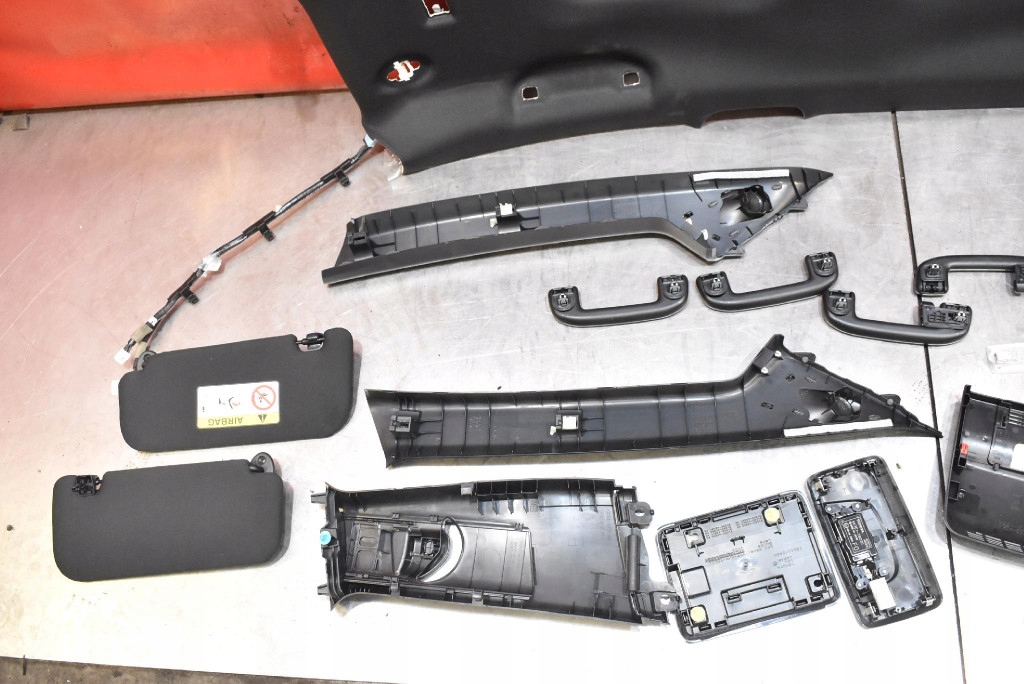 фото №8, Потолок солцезащитный козырёк ручки фонари освещение салона toyota bz4x 22-