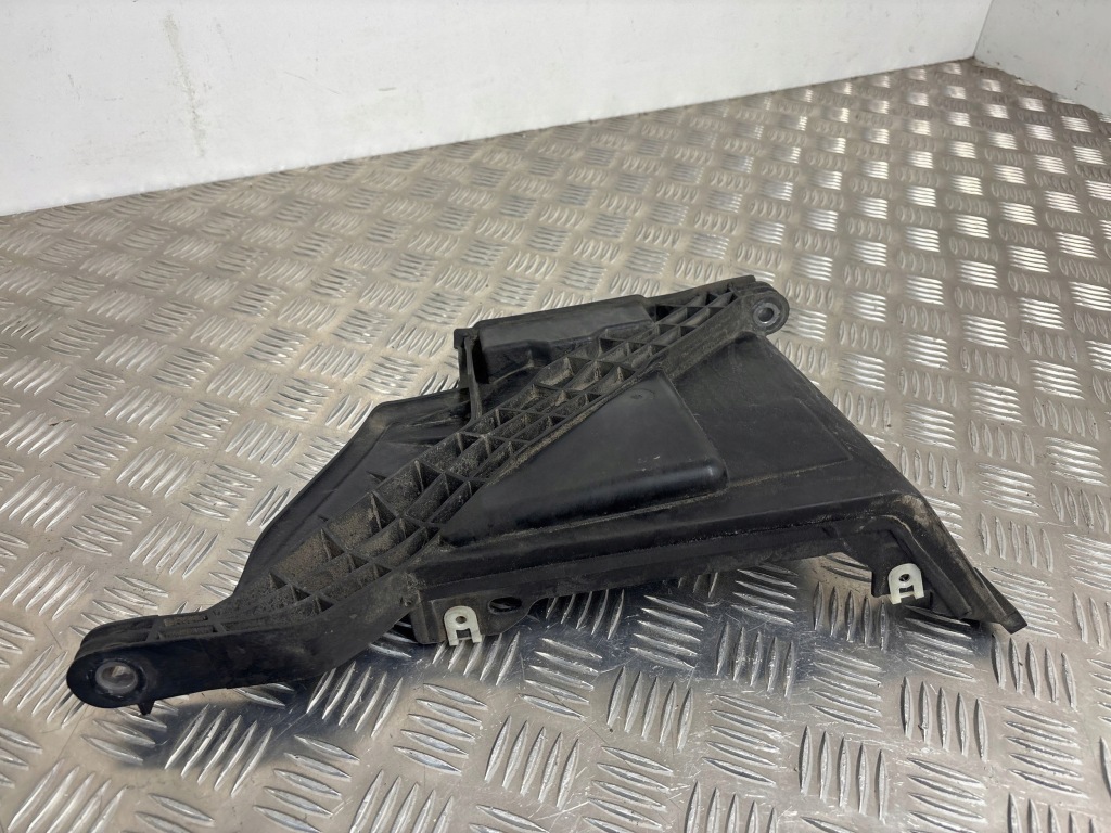 фото №3, Bmw 2 f46 2016 полка аккумулятор