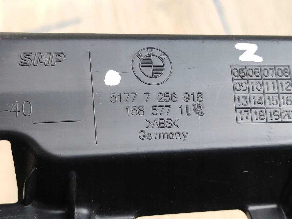 Bmw 3 f30 кронштейн  порог правая  7256918 Оригинал