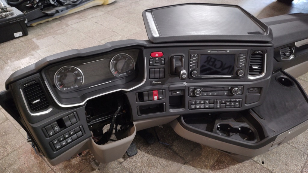 фото №3, Консоль панель приладів приладова scania r s новий model
