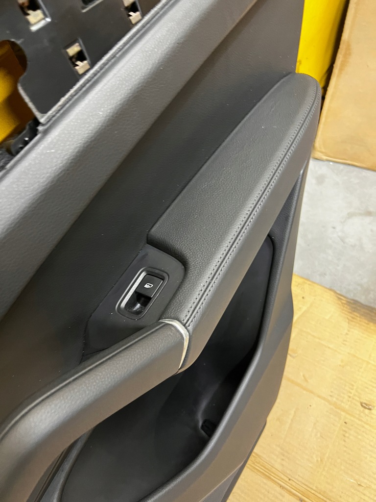 фото №10, Обшивка двері bose правий porsche cayenne coupe 9y3 hybrid