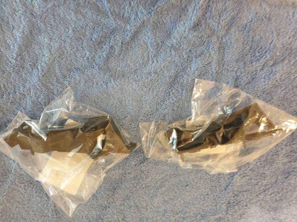 фото №1, Audi a4 s4 b7 направляющая кронштейн бампера перед левый