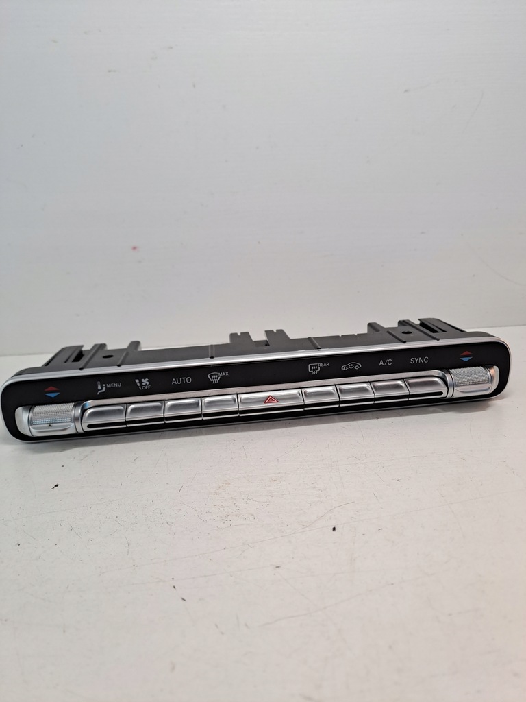 фото №1, Mercedes glb панель обдув кондиционера a2479056803