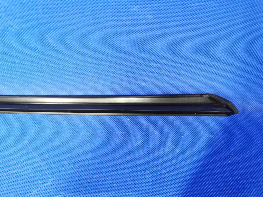 фото №9, Молдинг стекло лобовое передней правая оригинал audi a3 8y 8y0854328