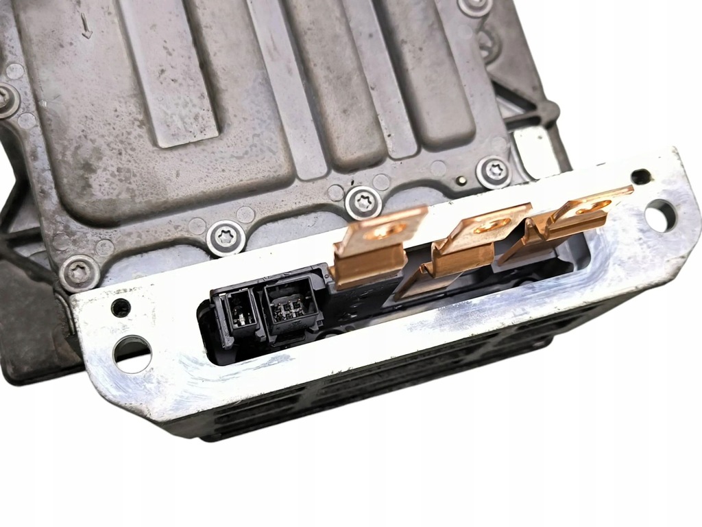 фото №9, Porsche taycan 9j1 2021 инвертор / преобразователь напряжения