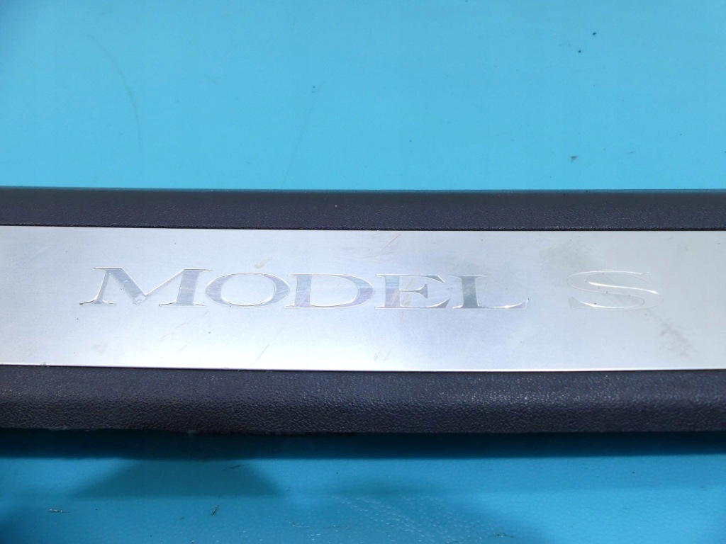 Накладка молдинг порог правая  перед tesla model s 16r Цена