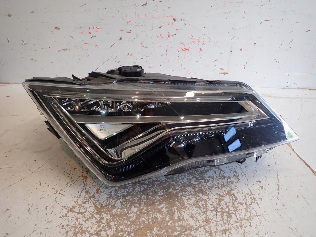 фото №1, Лампа перед права seat ateca 2016- full led