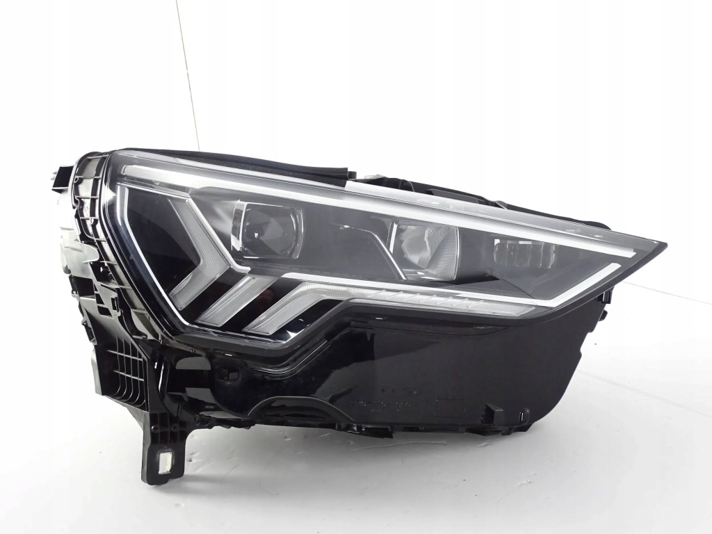 фото №1, Лампа перед права audi q3 83a 83a941034