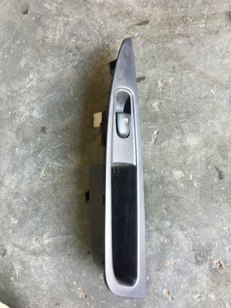 фото №1, Qashqai j11 перемикач панель вікон правий задня