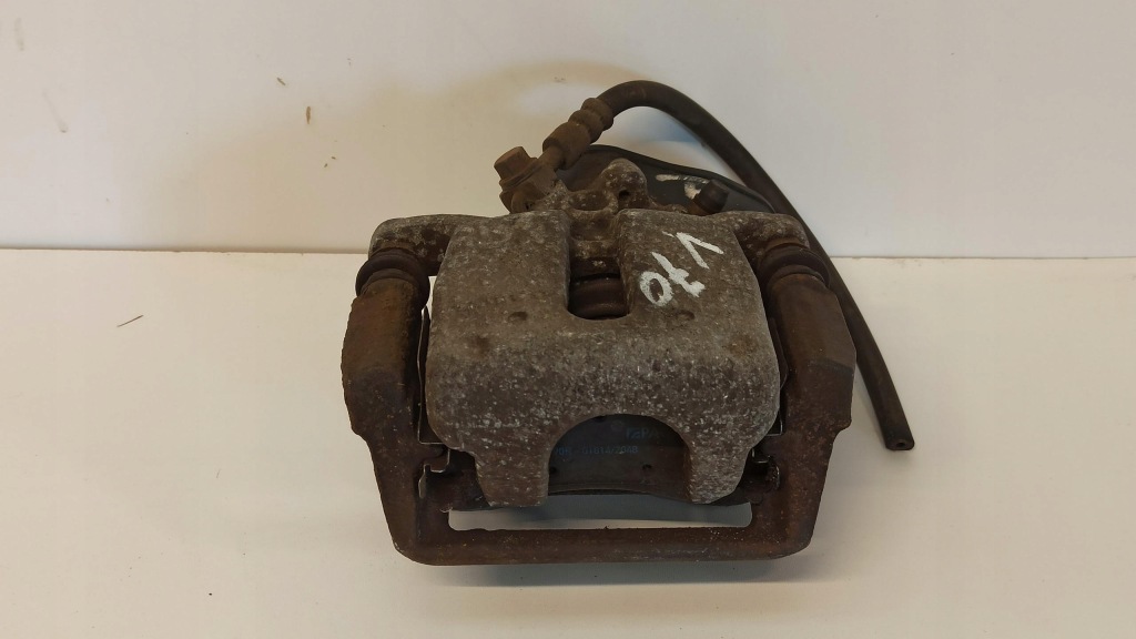 фото №1, Volvo v70 супорт гальмівний правий 32355158a