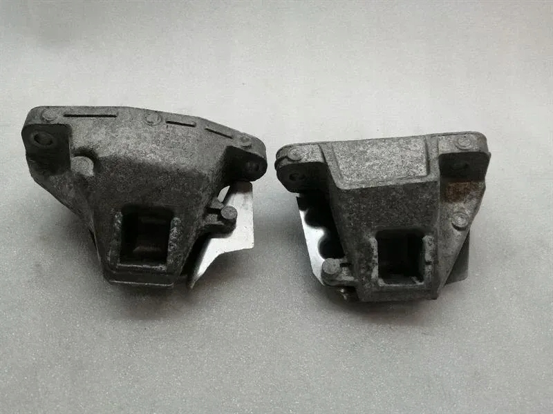 фото №1, Rolls royce ghost series ii 2 двигун кронштейн set 22116777599 двигун тримач