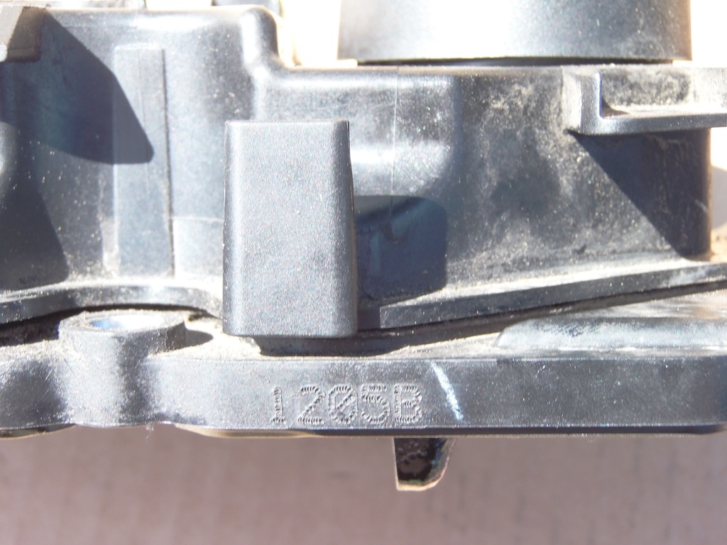 фото №9, Кришка клапанів 8v citroen c3 ii ds3 1,6 ehdi