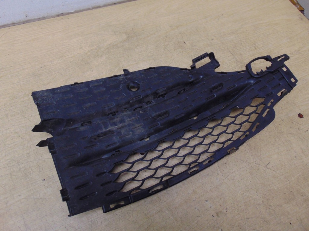 Решітка w бампер права mercedes gle a1678857503 Недорого