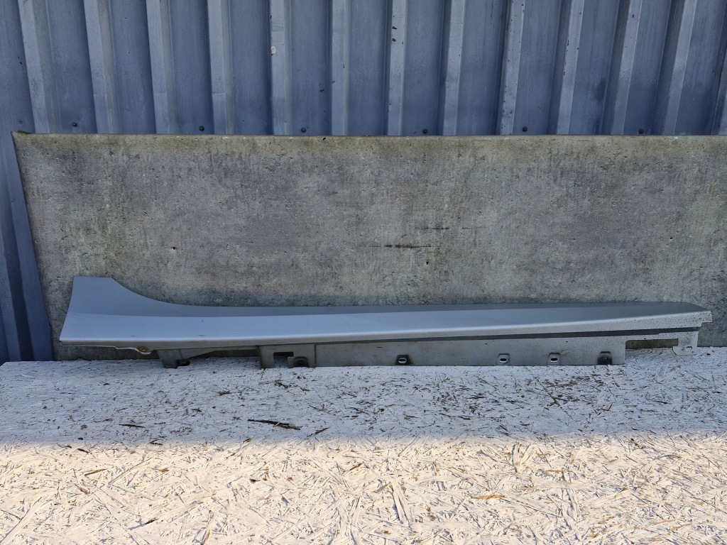 фото №1, Bmw 1 f40 2 f44 молдинг поріг права 7461382