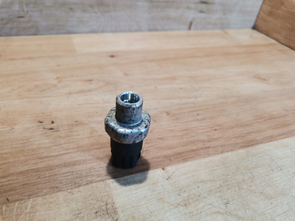 фото №10, Датчик тиску кондиціонера vw audi skoda 8d0959482b