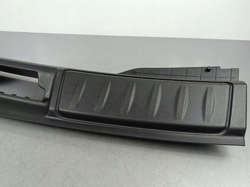 2018 jaguar f-pace накладка порог багажника 632110130 с Разборки