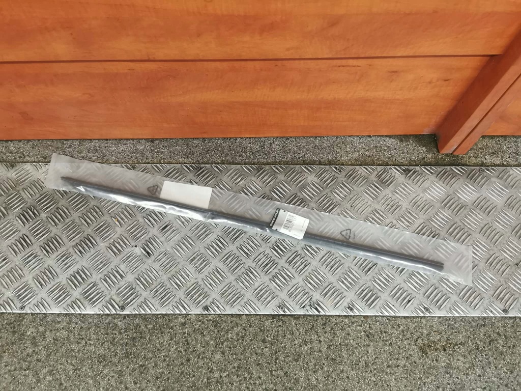 фото №1, Прокладка напрямна скло лівий перед renault master iii 8200677117