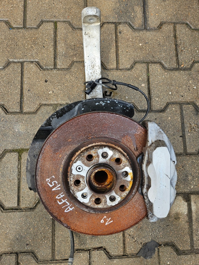 Купити Alfa romeo 159 1.9 jtd поворотний кулак супорт правий перед