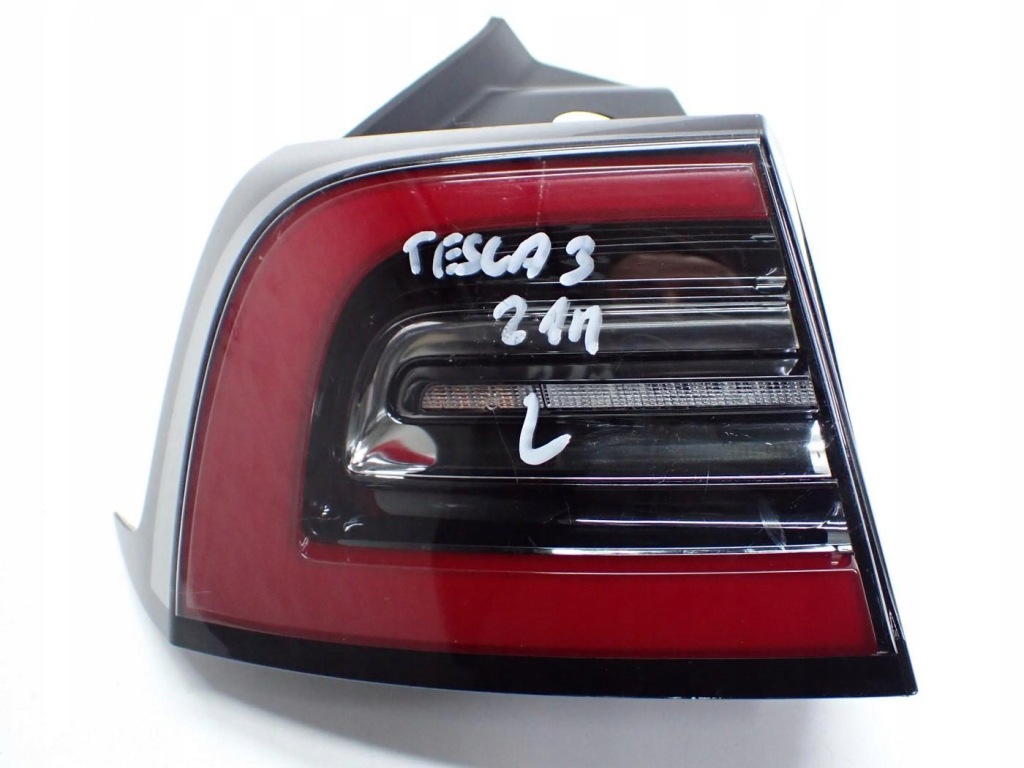 Купить Лампа левый задний  европа оригинал tesla model 3 21r