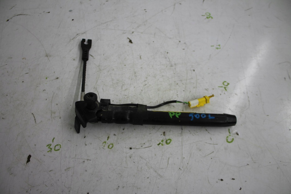 Купити Вставка натягувач поперечина правий перед fiat 500l 13-