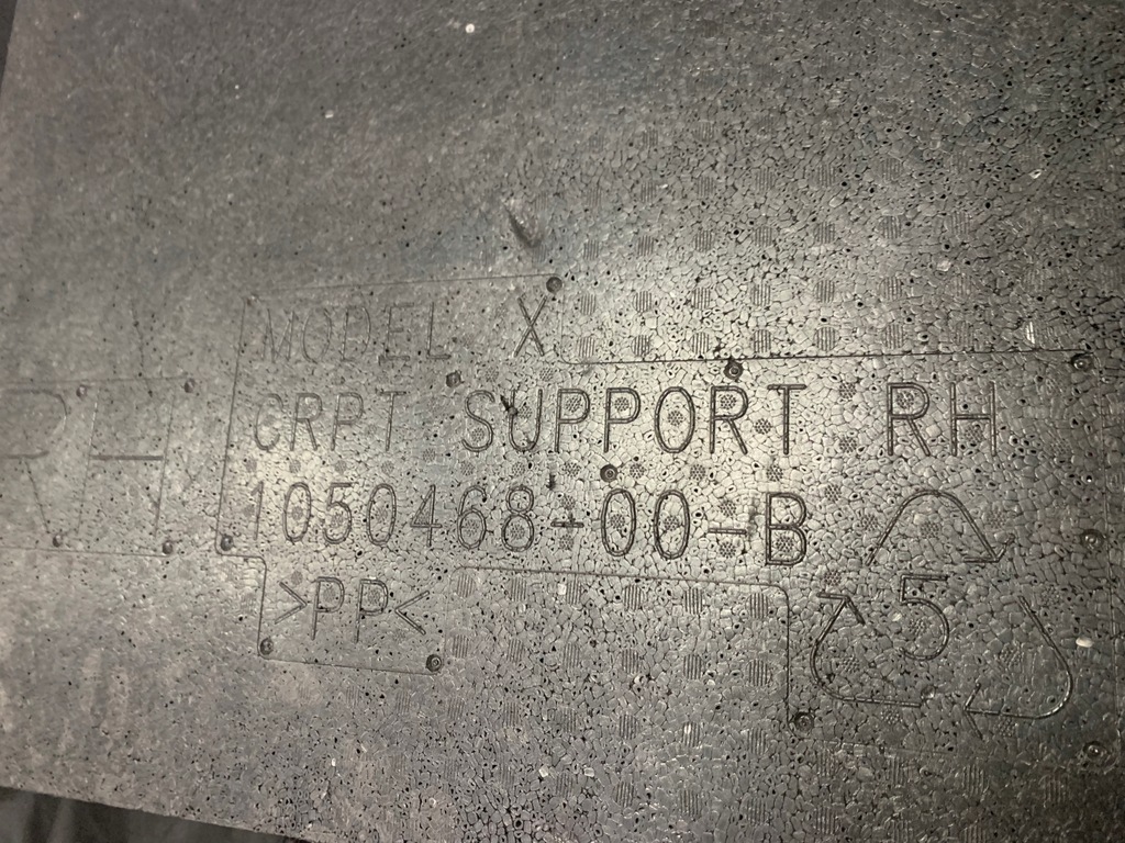 фото №7, Tesla x кронштейн ковёр кабины правый 1050468-00-b