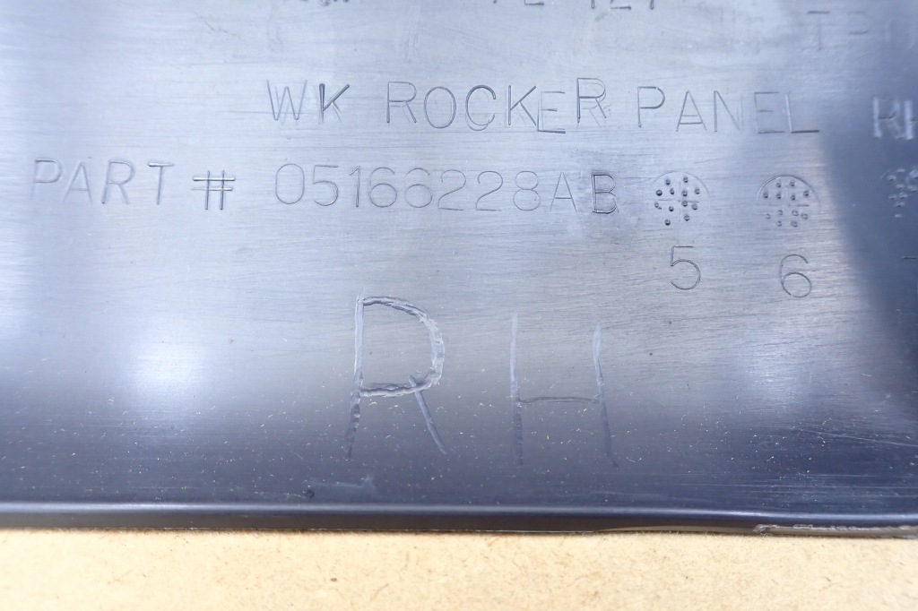 фото №11, Jeep grand cherokee 3 srt wk 05- молдинг поріг права 05166228ab rh оригінальний номер