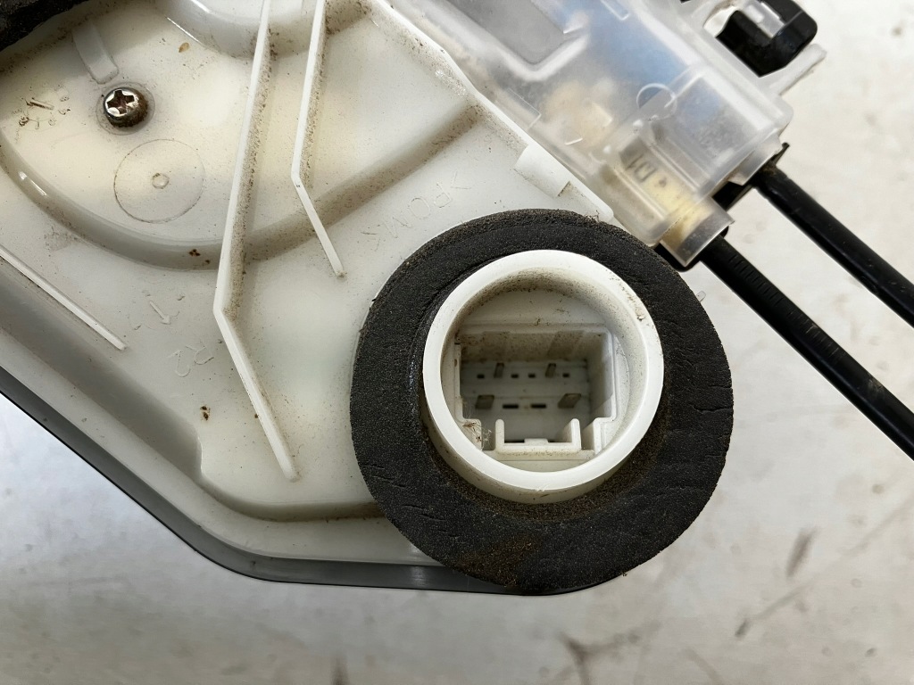 фото №7, Rav4 v замок дверь правый задняя 4 pin