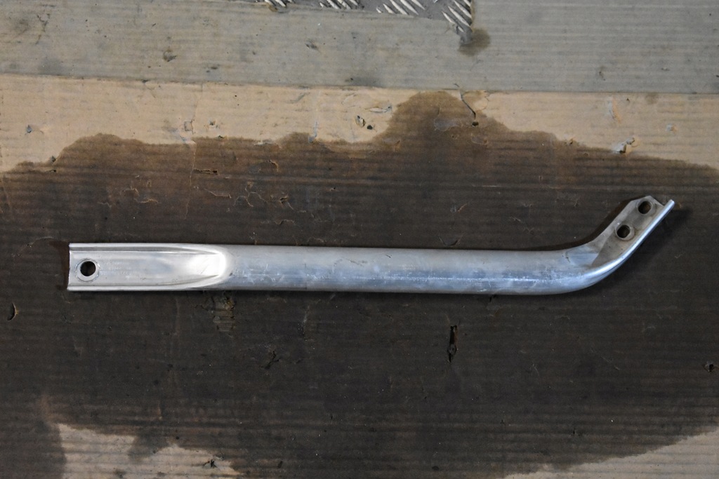 фото №1, Idealny кронштейн распорка левая mercedes w223 1