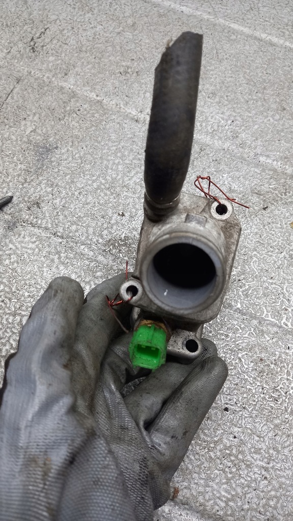 фото №1, Корпус термостата volvo s80