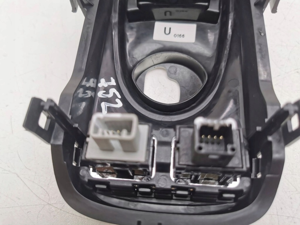 фото №6, Mitsubishi outlander 2015 рамка рычаг переключения передач