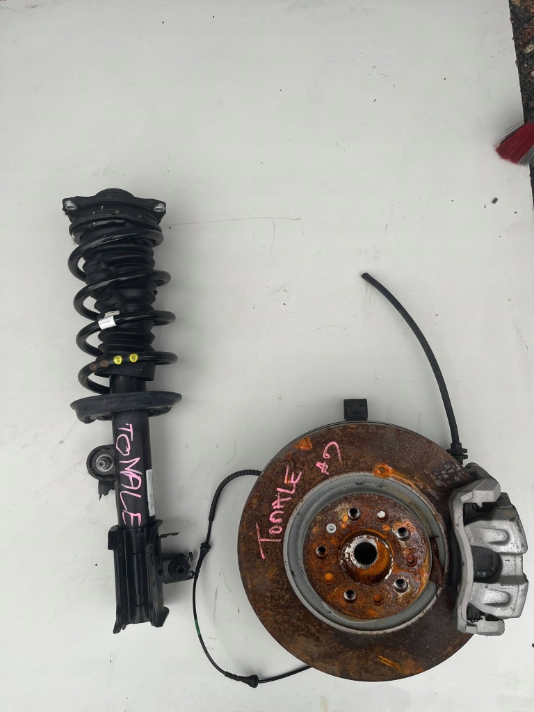 фото №1, Alfa romeo tonale поворотный кулак правая амортизатор 1.3 phev