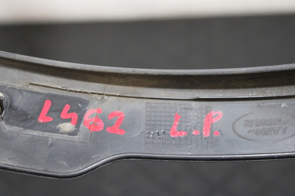 Накладка молдинг крыла левое  перед pdc land rover discovery v 5 l462 с Разборки