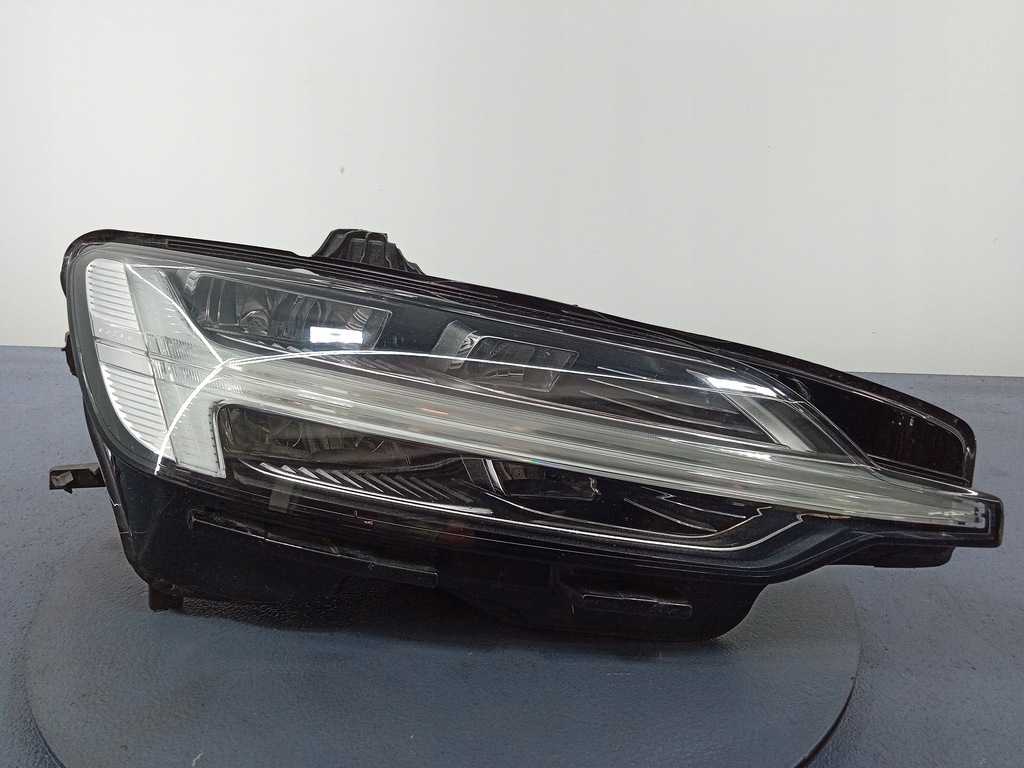 фото №1, Volvo s60 iii 18- фара правый led eu 32314161