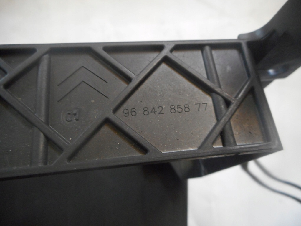 фото №2, Citroen ds3 12r рамка радіо полиця консолі