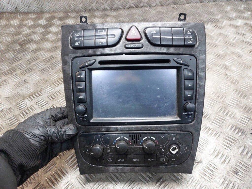 Купити Радіо програвач + панель обдув + рамка mercedes w203 c klasa