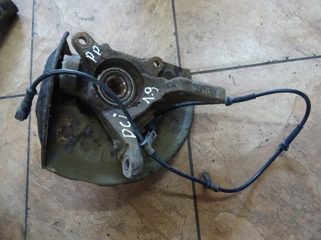 фото №4, Volvo v40 1.9dci 03' поворотний кулак правий перед