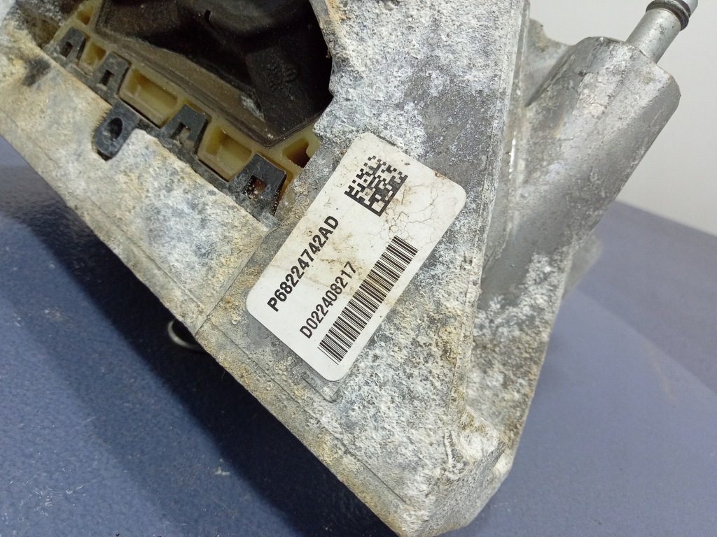 фото №6, Pacifica ii 16- 3.6 v6 подушка кронштейн двигателя левая p68224742ad