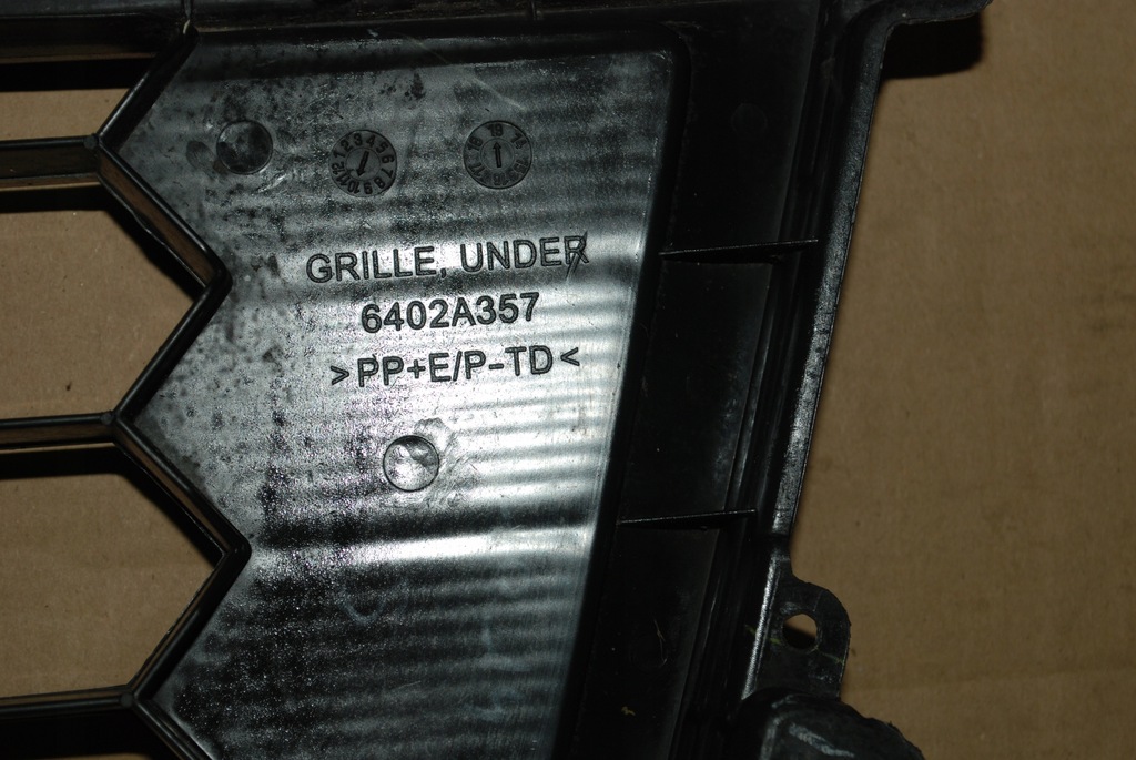 фото №13, Mitsubishi l200 v 2015- решётка радиатора решётка средняя бампера перед 6402a357