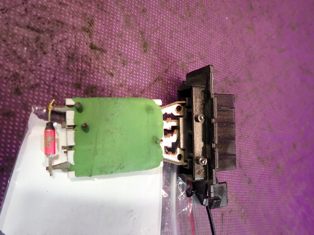 фото №1, Opel corsa e 14- резистор вентилятора резистор вентилятор 5 pin