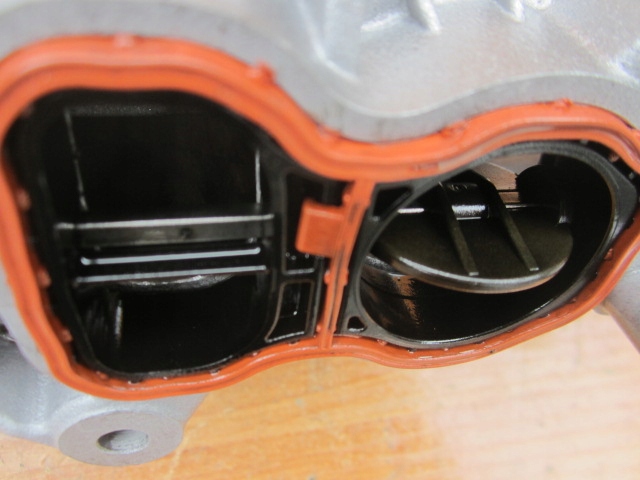 фото №13, Bmw x5 f15 x6 f16 колектор всмоктуючий 8515685 8515483 кришки кришка кришка багажника вкладиш