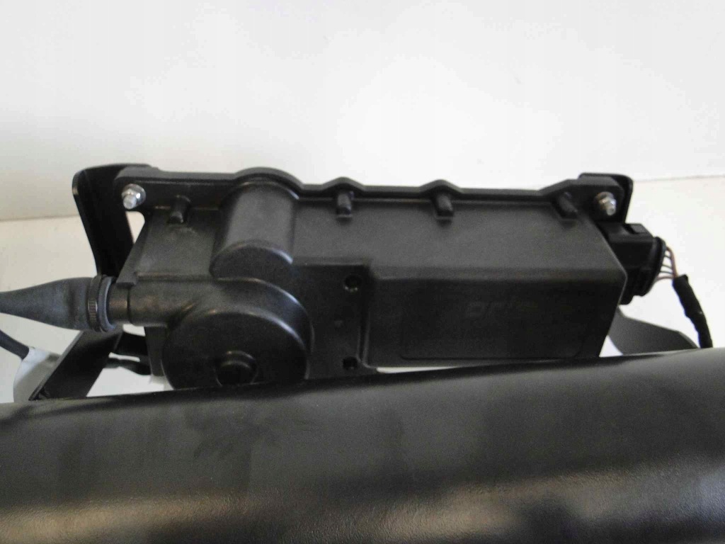 Mercedes фаркоп  буксирувальний elektrczny ml gle w166 166 Доставка