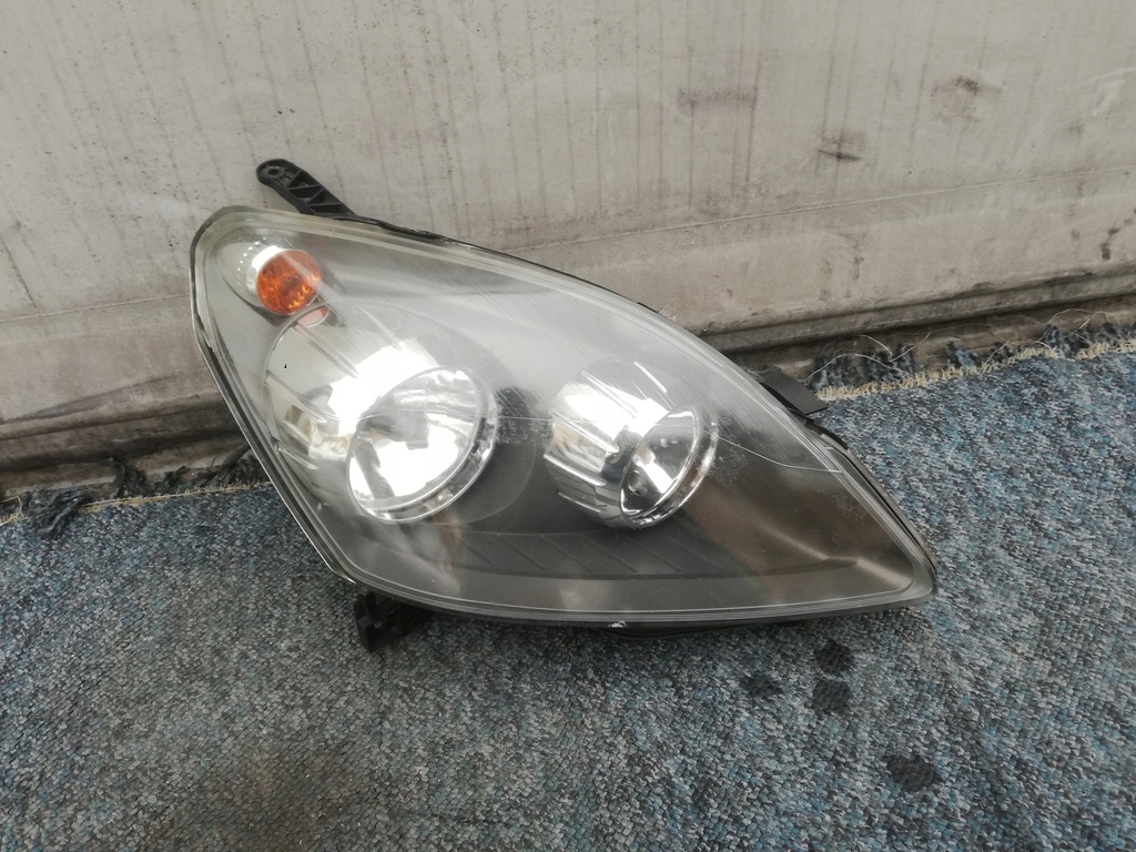 фото №1, Лампа права перед 13252473 opel zafira b eur
